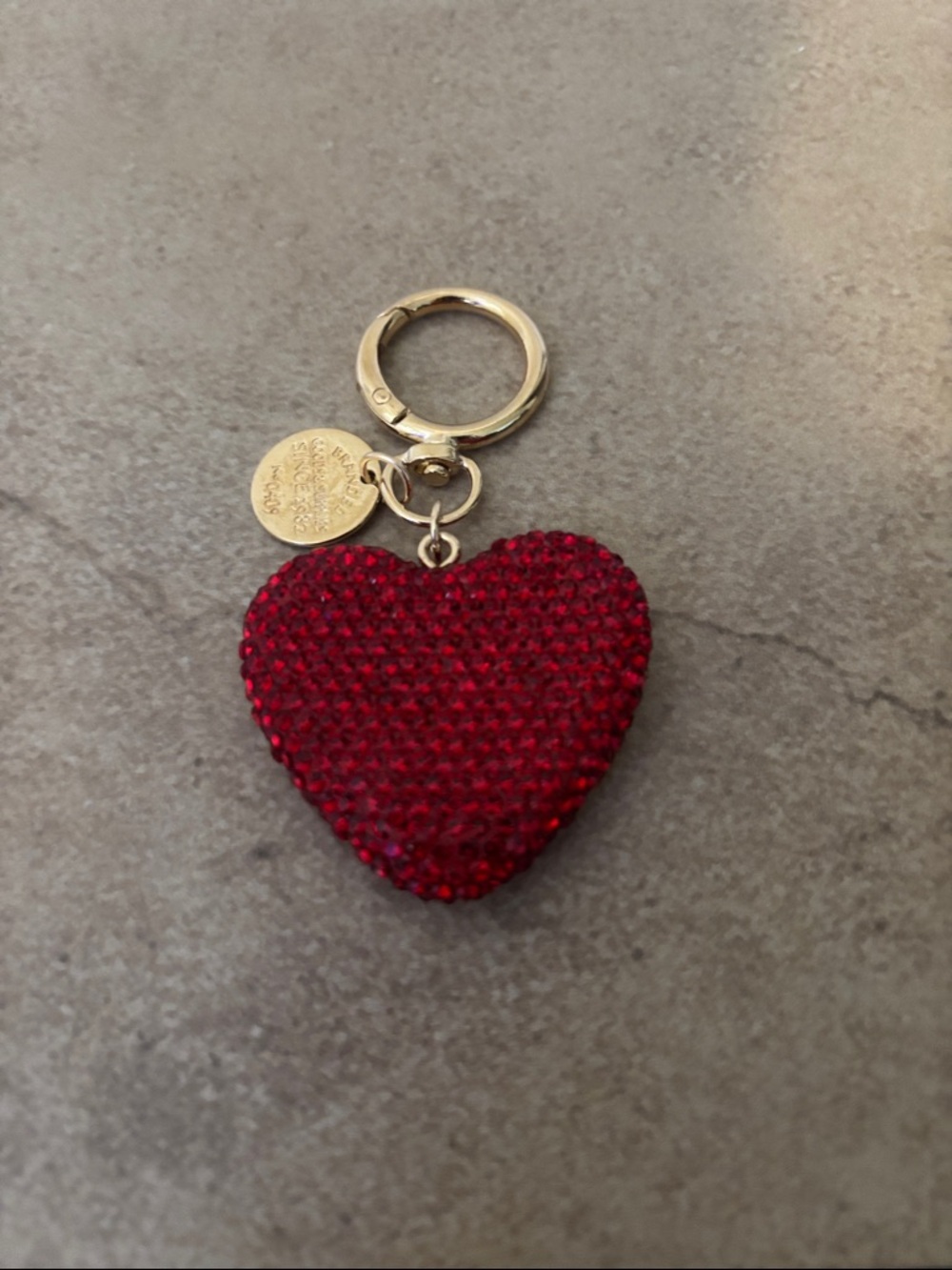 Gold Ring Red Sequin Heart Keychain - Picture 2 of 3